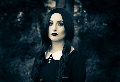 morticia addams disfraz casero|Escape the ordinary! How to Make Morticia Addams Iconic